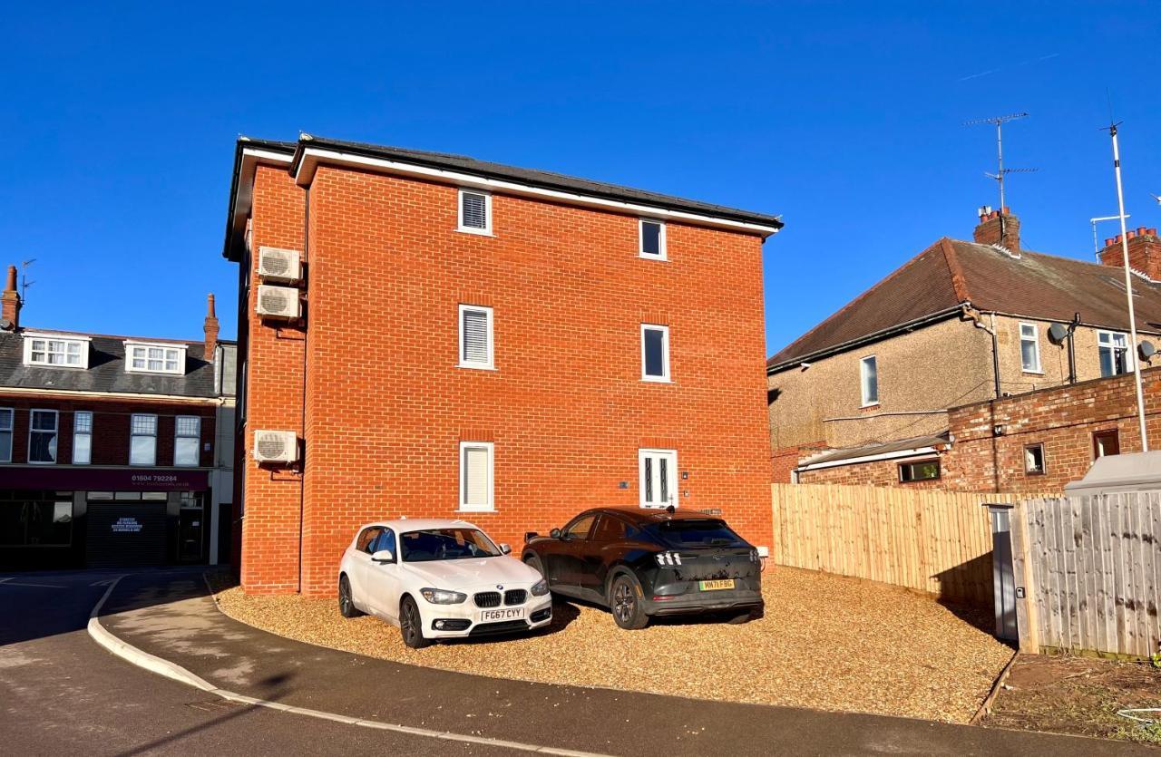 Superb Modern Flat In Northampton, Parking &Ev Lägenhet Exteriör bild
