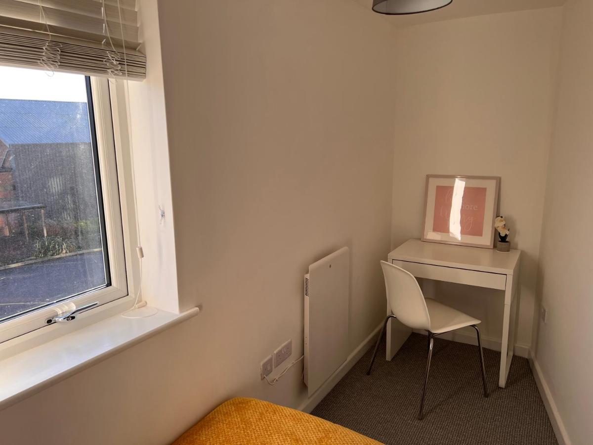 Superb Modern Flat In Northampton, Parking &Ev Lägenhet Exteriör bild
