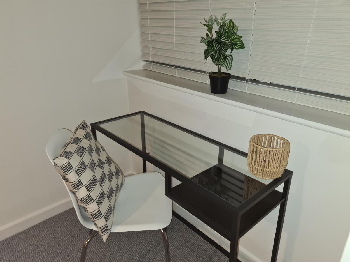 Superb Modern Flat In Northampton, Parking &Ev Lägenhet Exteriör bild