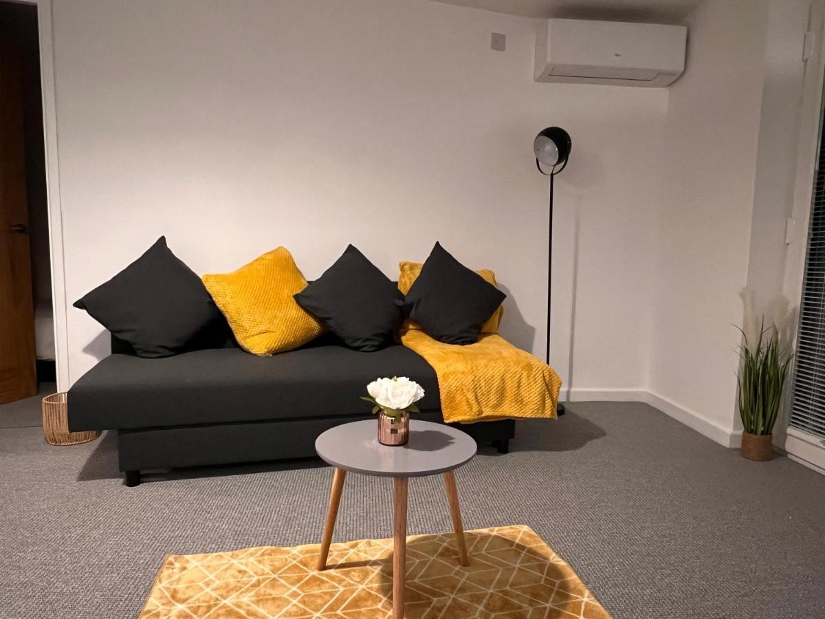 Superb Modern Flat In Northampton, Parking &Ev Lägenhet Exteriör bild